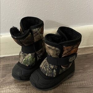 Kamik toddler Kids Boots in Black and Camouflage
